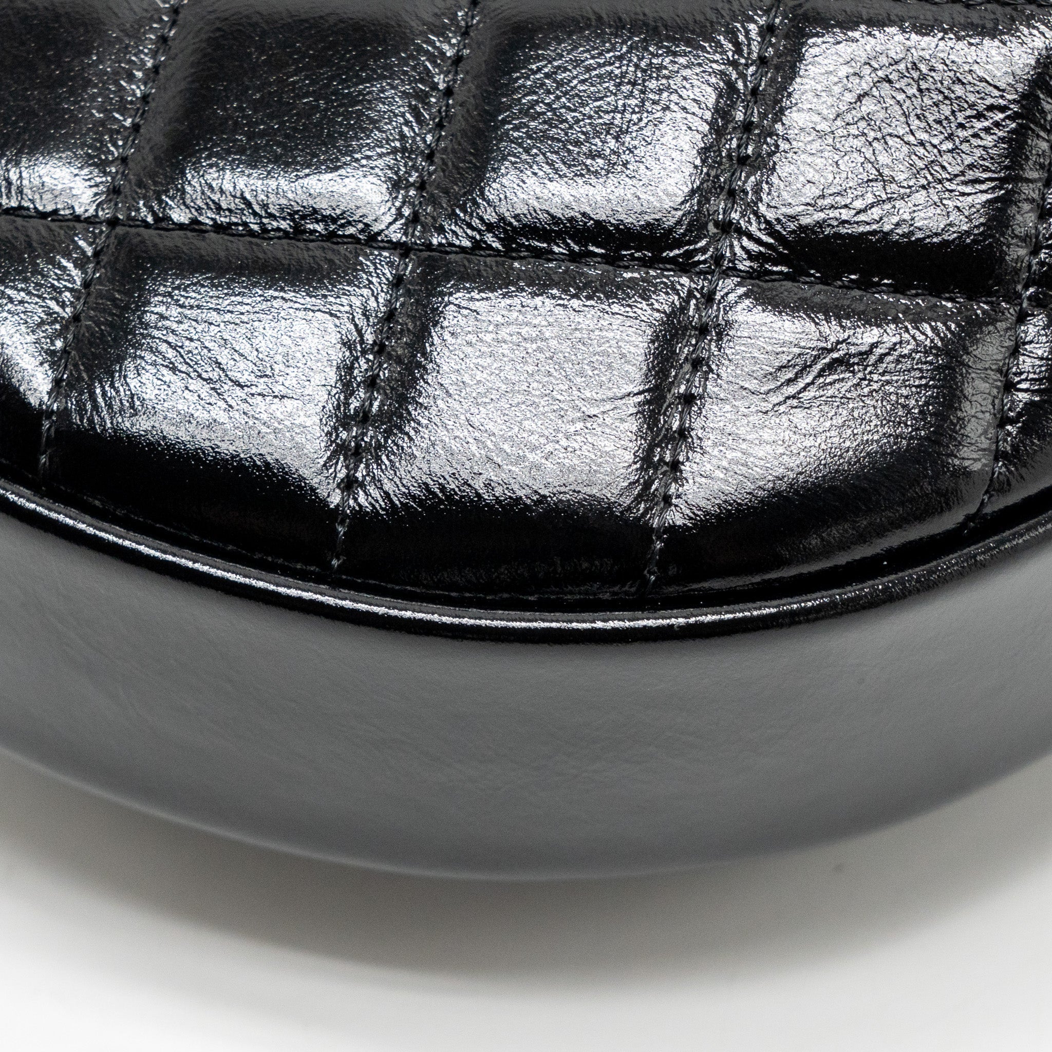 Chanel 21A Round Clutch with Detail Chain Calfskin Black (microchip)