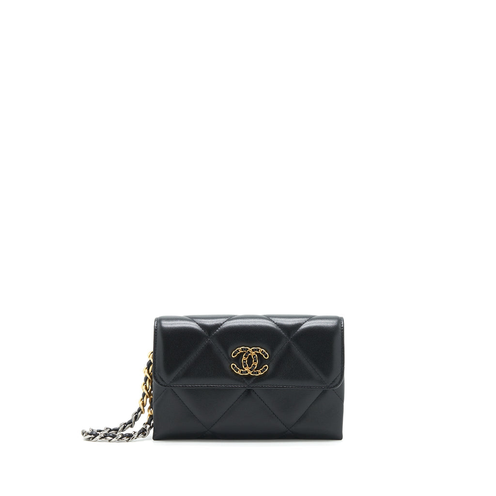 Chanel 19 Clutch lambskin black