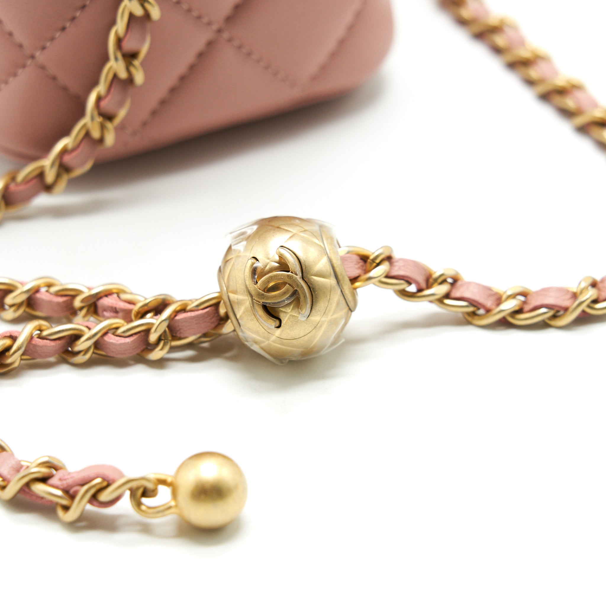 Chanel 21B pearl Crush rectangular Vanity with Chain Dark Pink