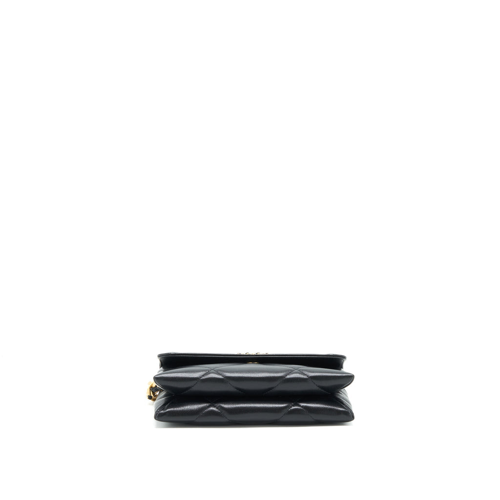 Chanel 19 Clutch lambskin black