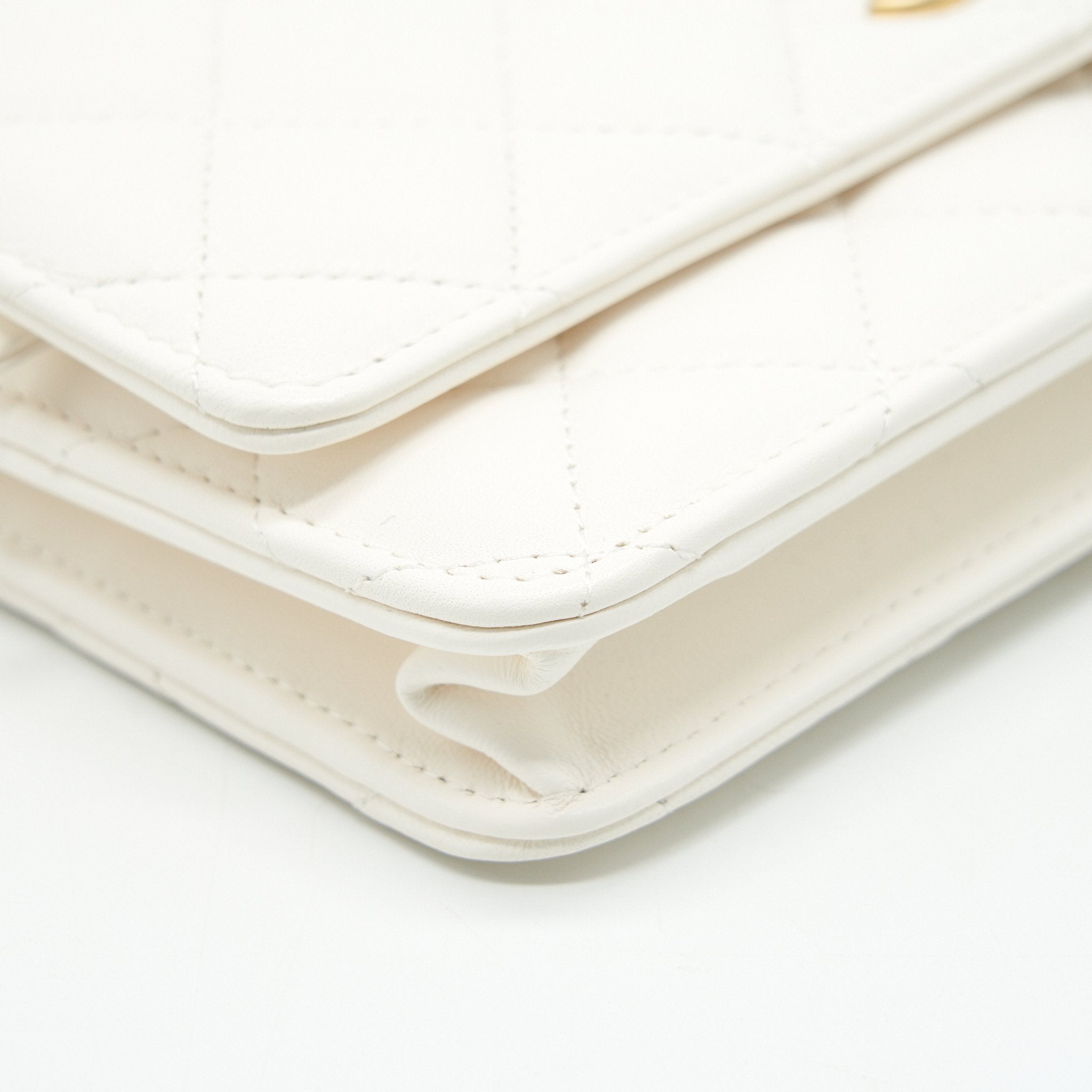 CHANEL Pearl Crush Wallet on Chain White