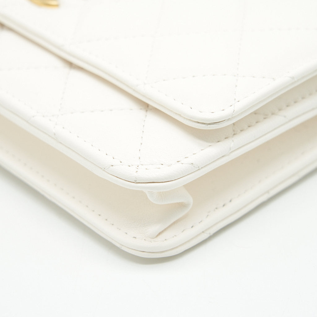 CHANEL Pearl Crush Wallet on Chain White