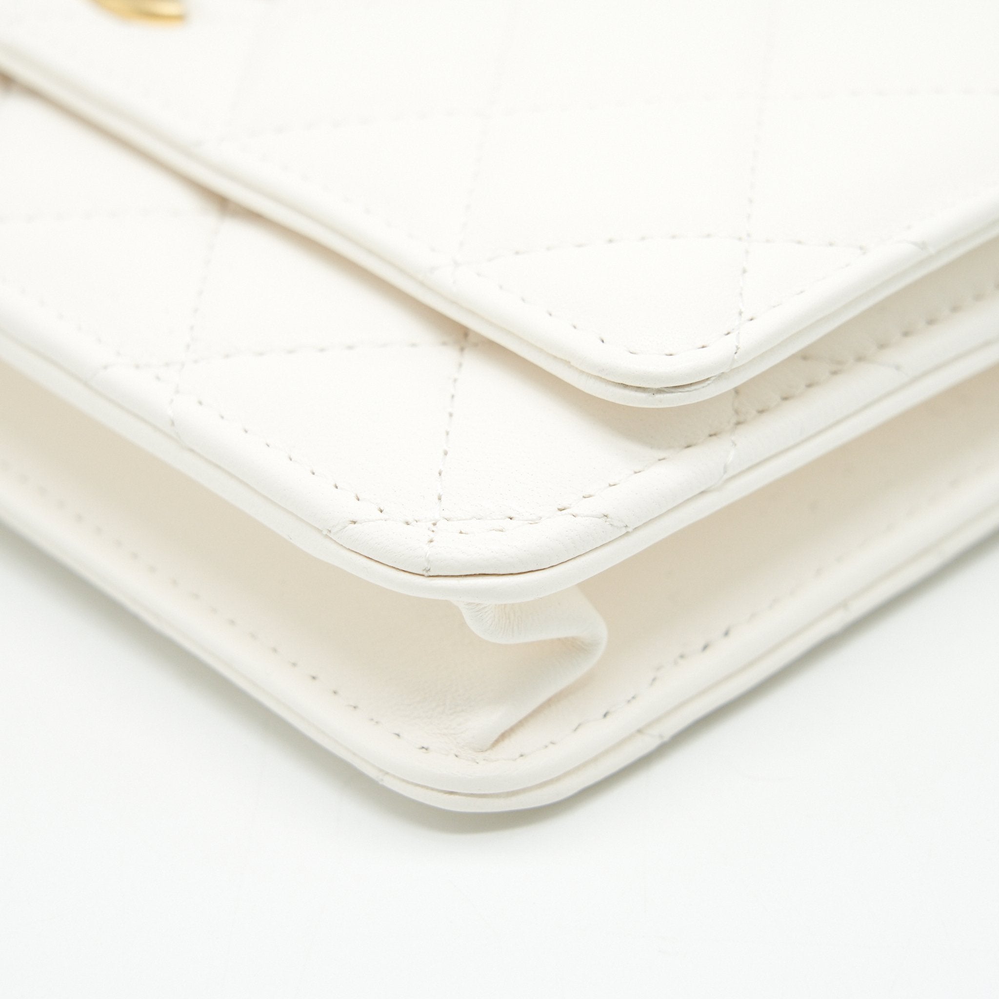 CHANEL Pearl Crush Wallet on Chain White