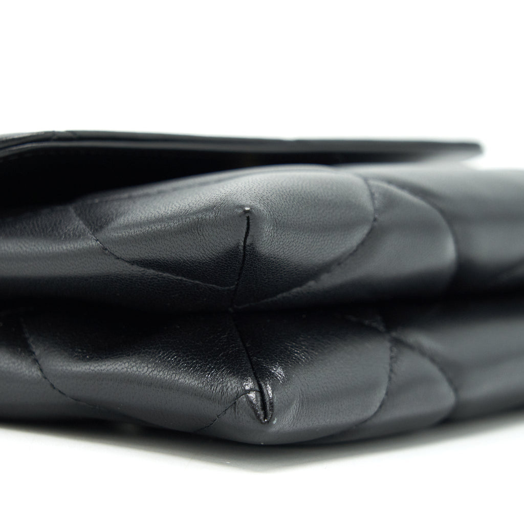 Chanel 19 Clutch lambskin black