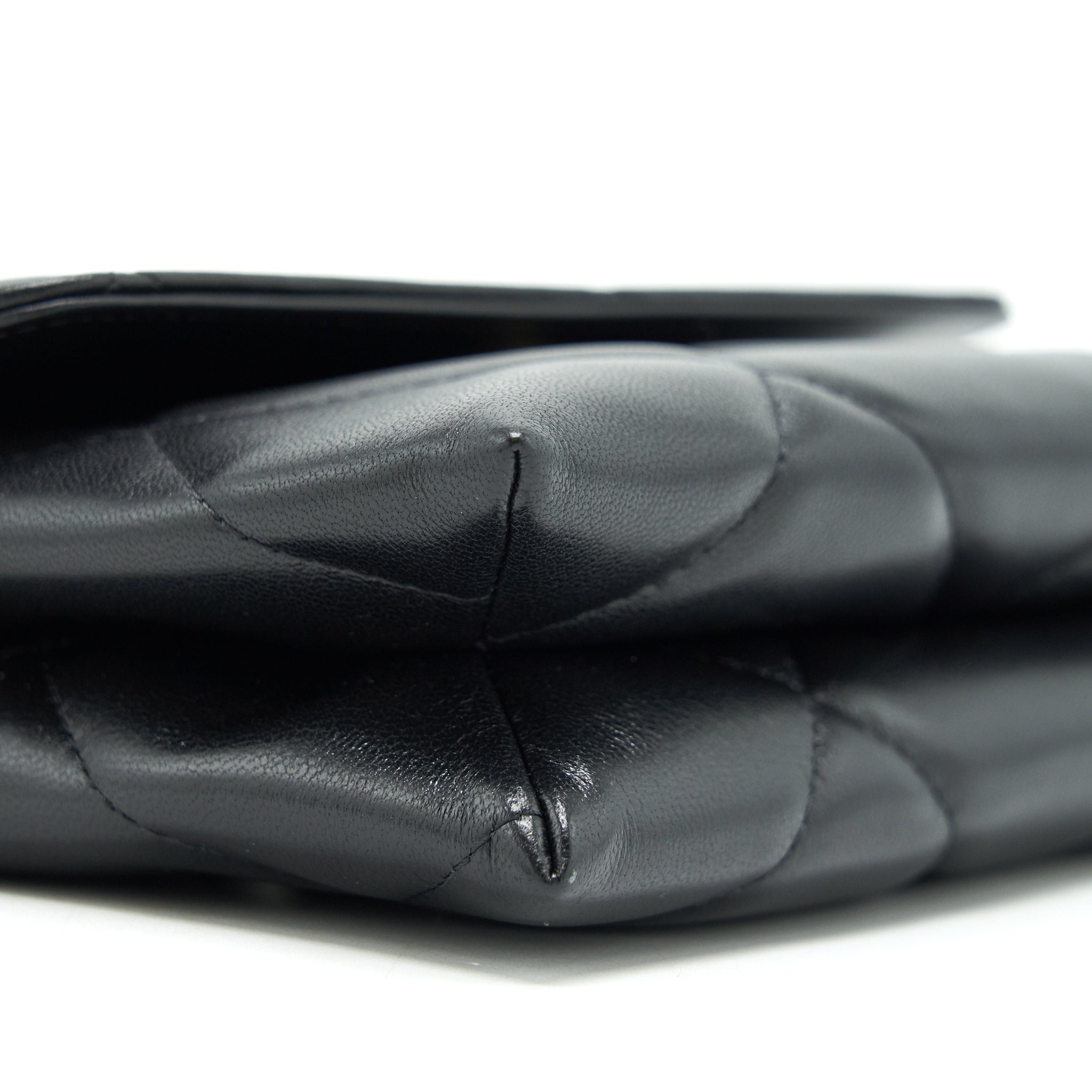 Chanel 19 Clutch lambskin black