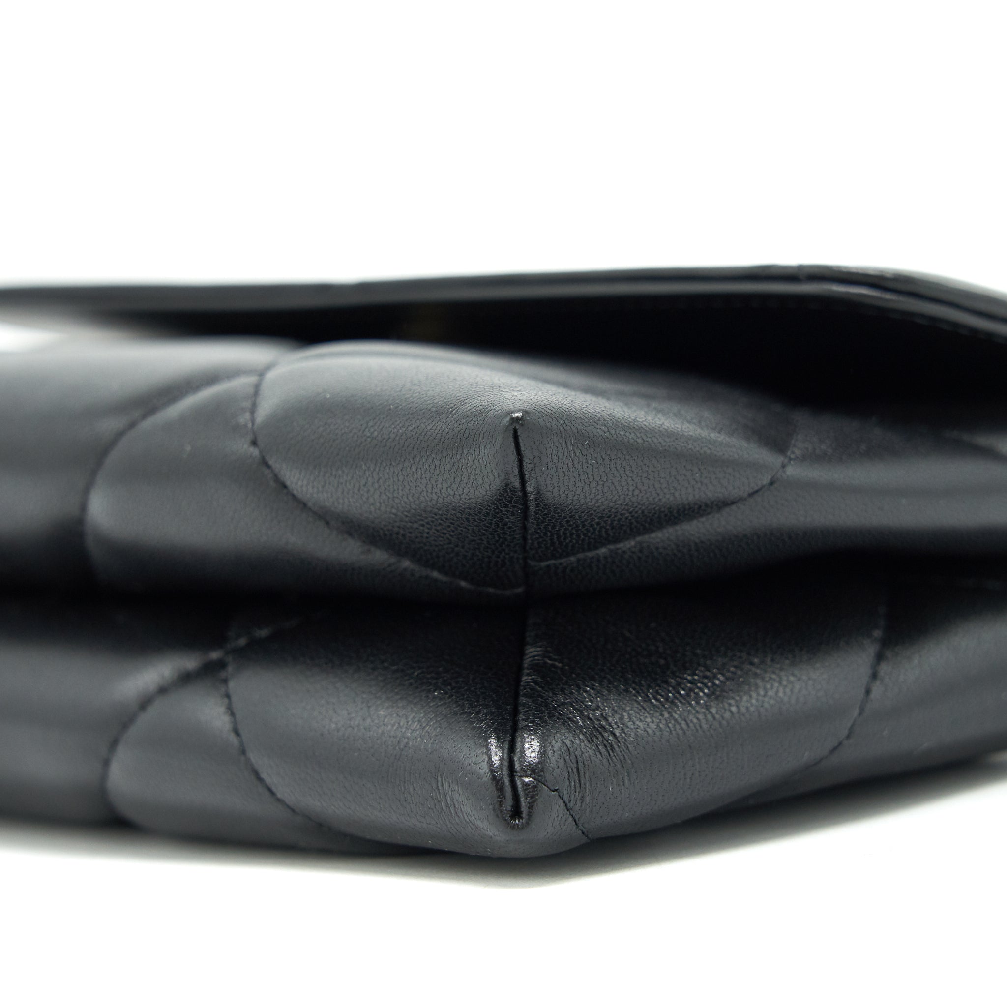 Chanel 19 Clutch lambskin black