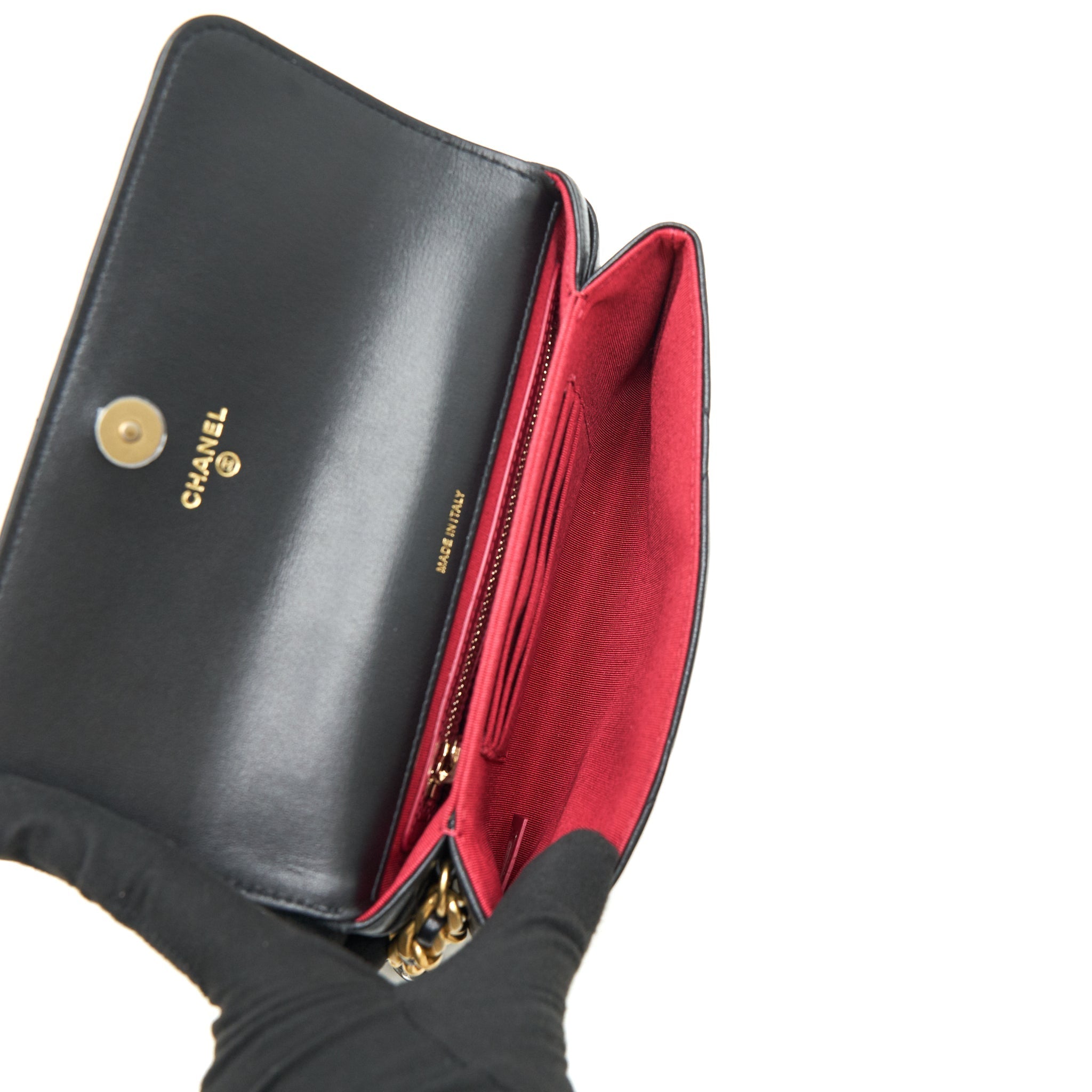 Chanel 19 Clutch lambskin black