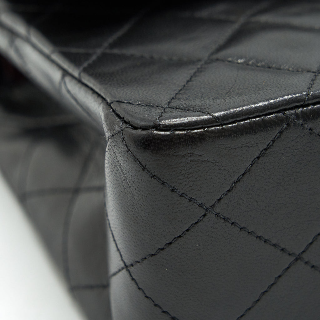 Chanel Vintage Classic Flap Medium in Black