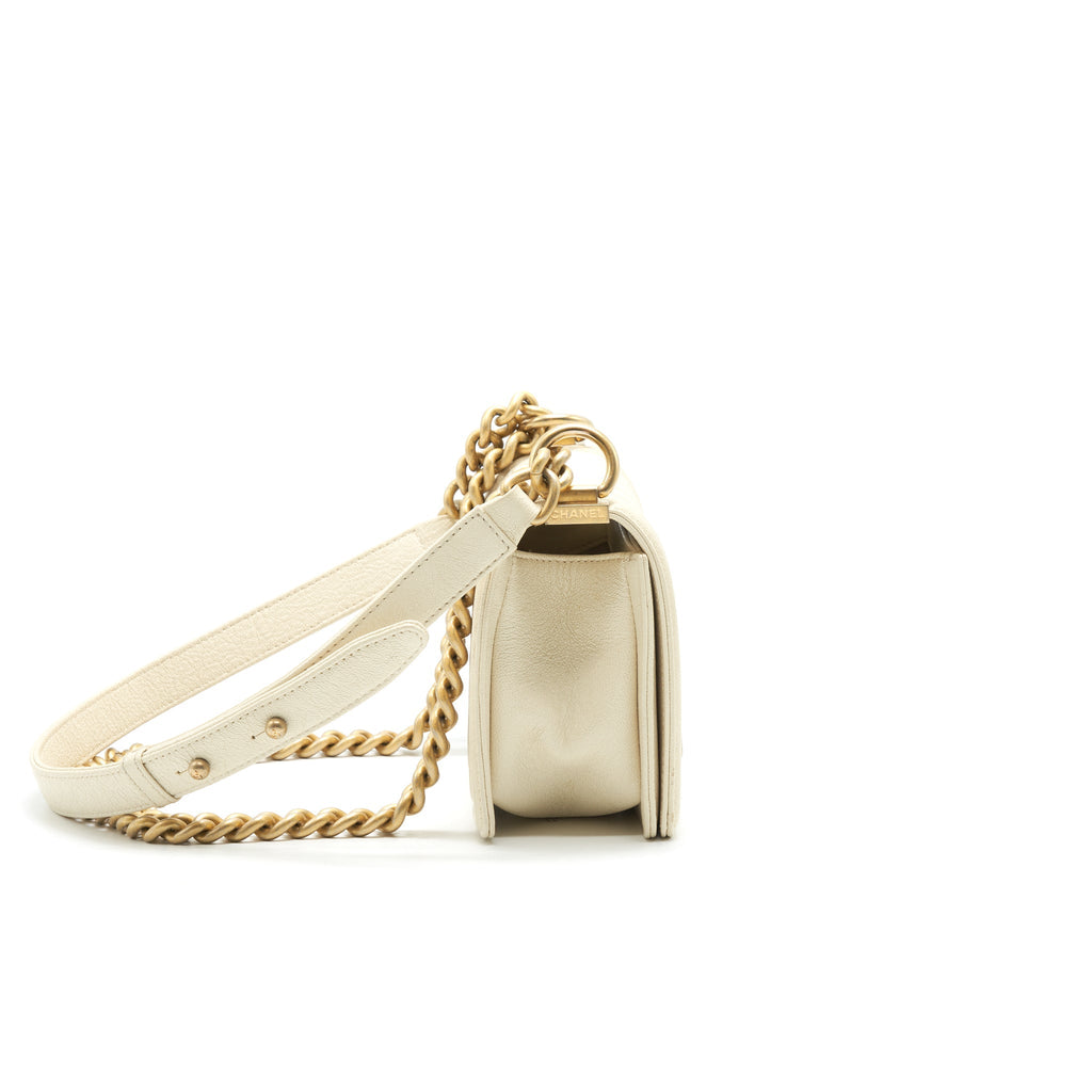 CHANEL SMALL BOY BAG CAVIAR LEATHER  IN WHITE