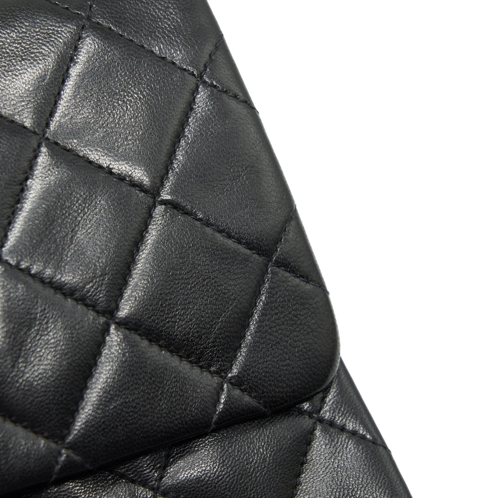 Chanel Vintage Classic Flap Medium in Black