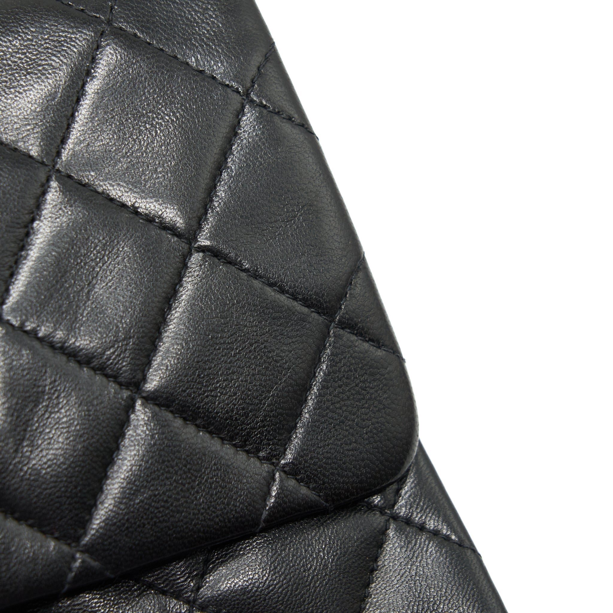 Chanel Vintage Classic Flap Medium in Black