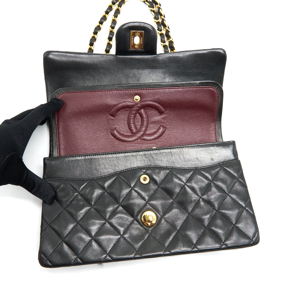 Chanel Vintage Classic Flap Medium in Black