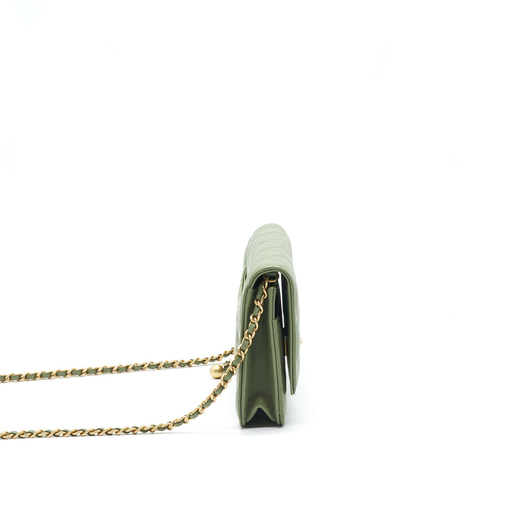 Chanel 21B Green  Pearl Crush Wallet On Chain