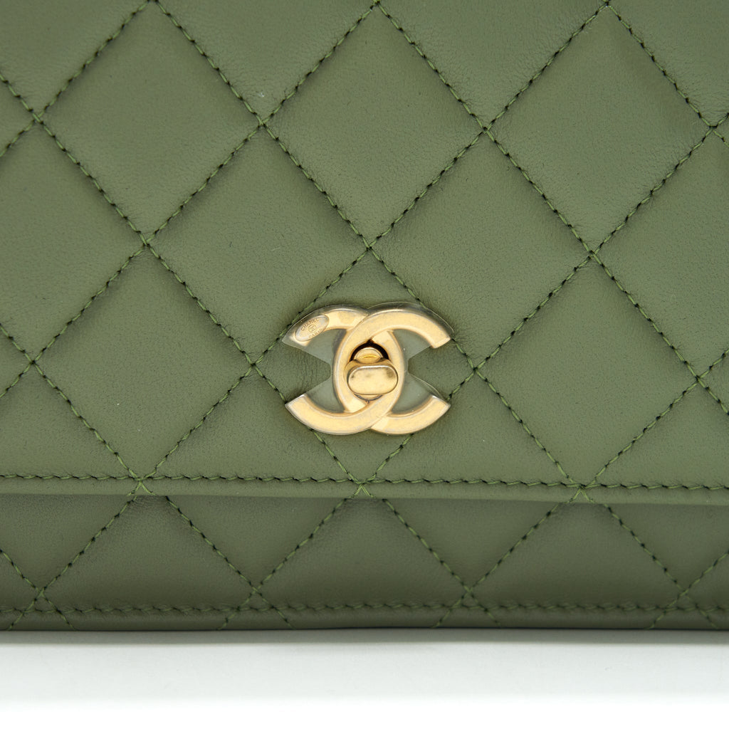 Chanel 21B Green  Pearl Crush Wallet On Chain