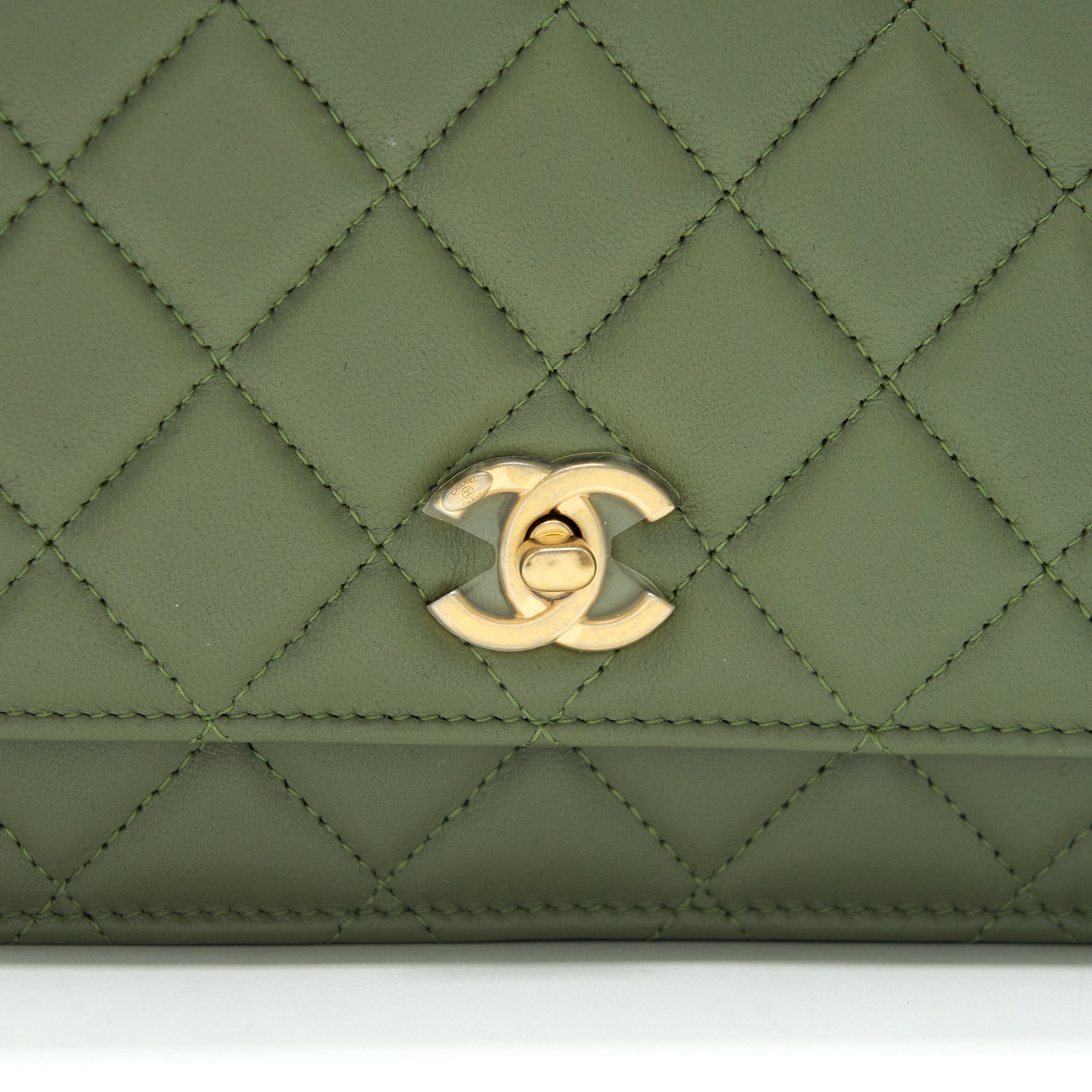 Chanel 21B Green  Pearl Crush Wallet On Chain