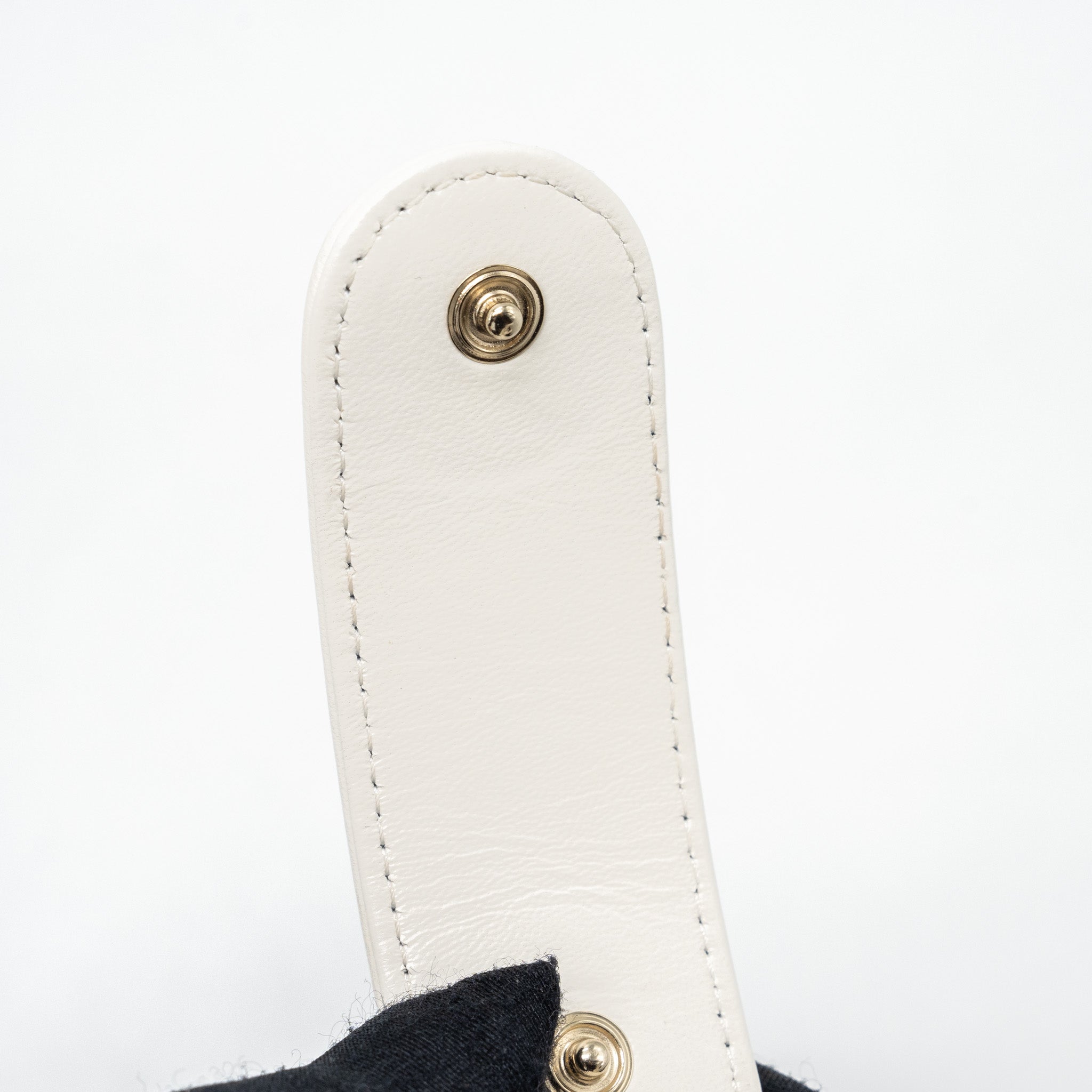 Chanel 23C Round Clutch Lambskin White L (microchip)