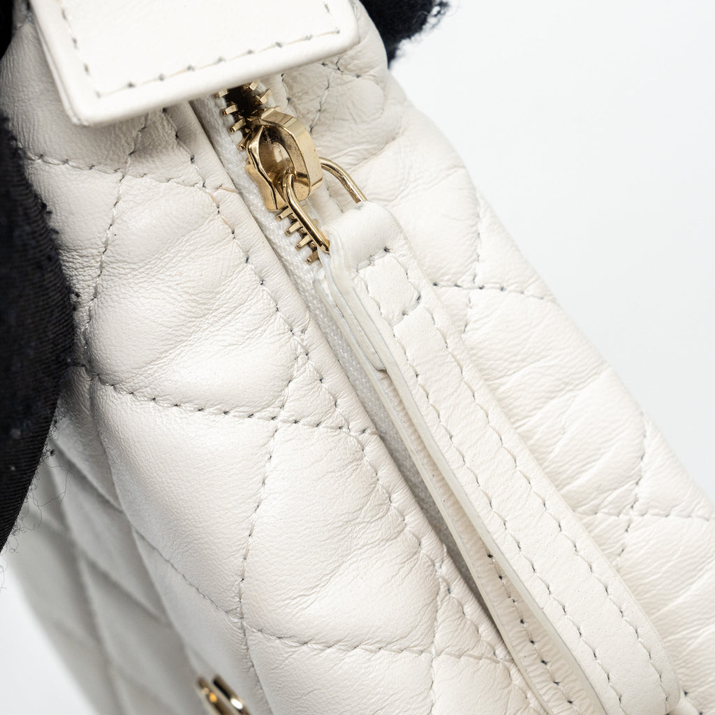 Chanel 23C Round Clutch Lambskin White L (microchip)