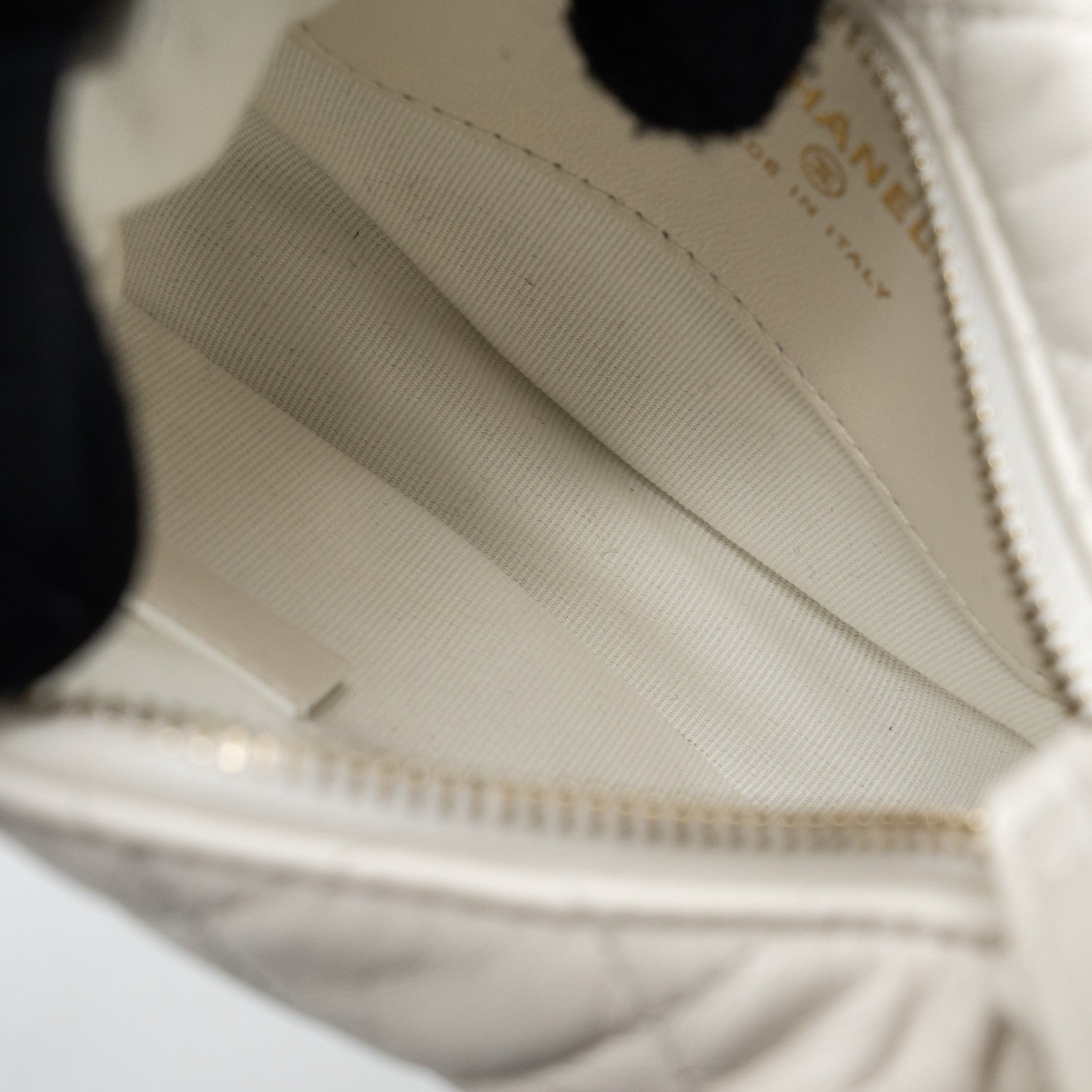Chanel 23C Round Clutch Lambskin White L (microchip)