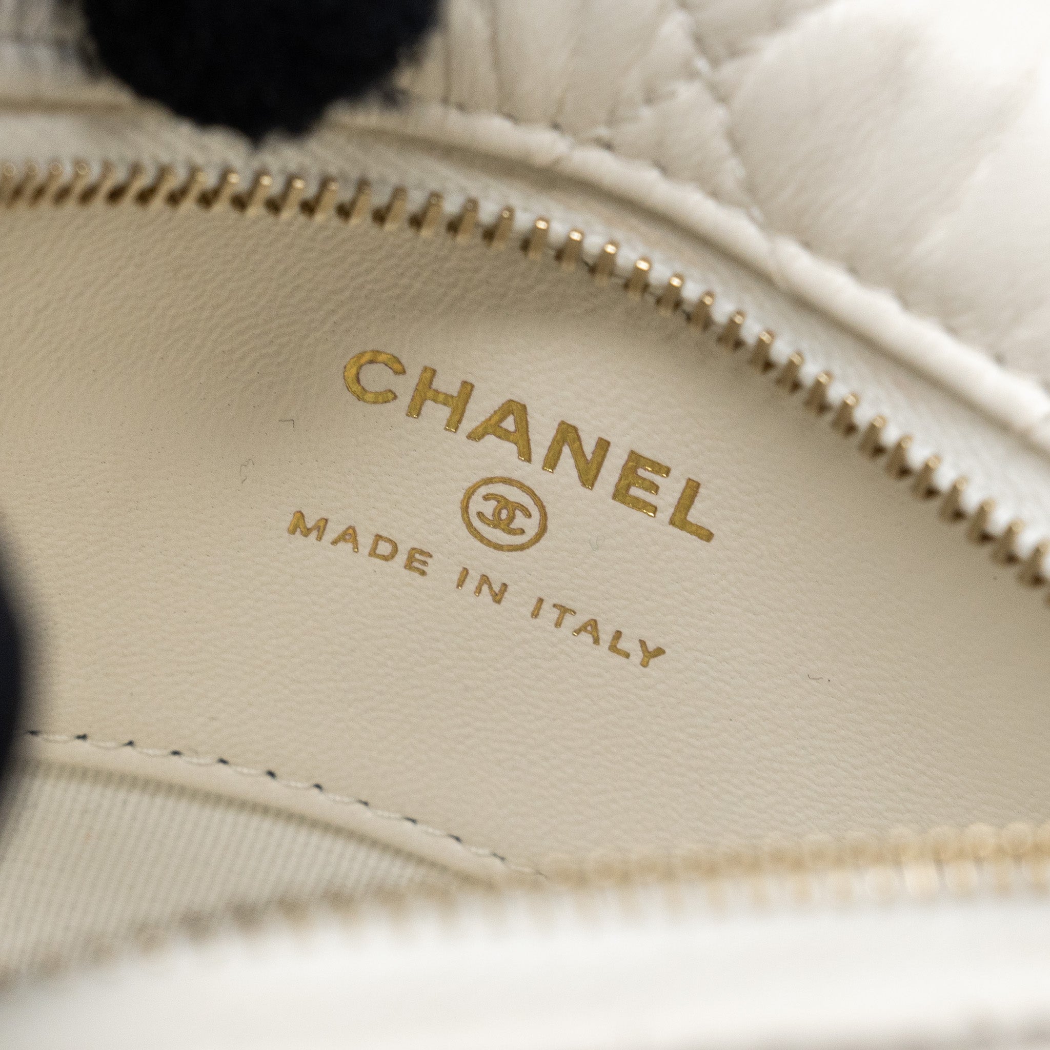 Chanel 23C Round Clutch Lambskin White L (microchip)