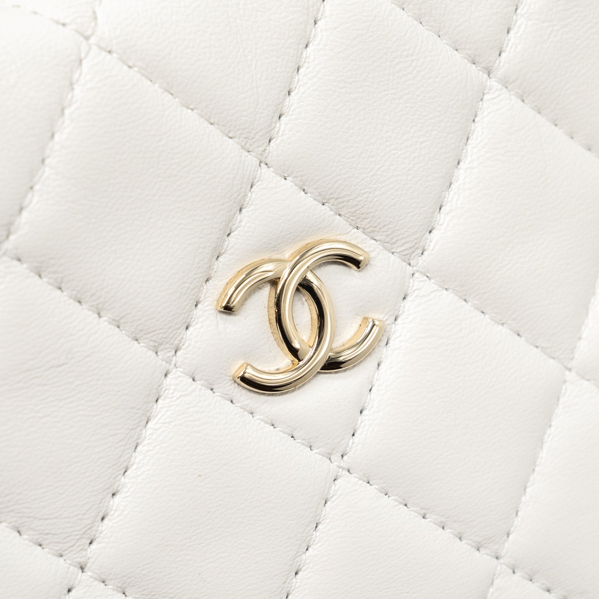 Chanel 23C Round Clutch Lambskin White L (microchip)