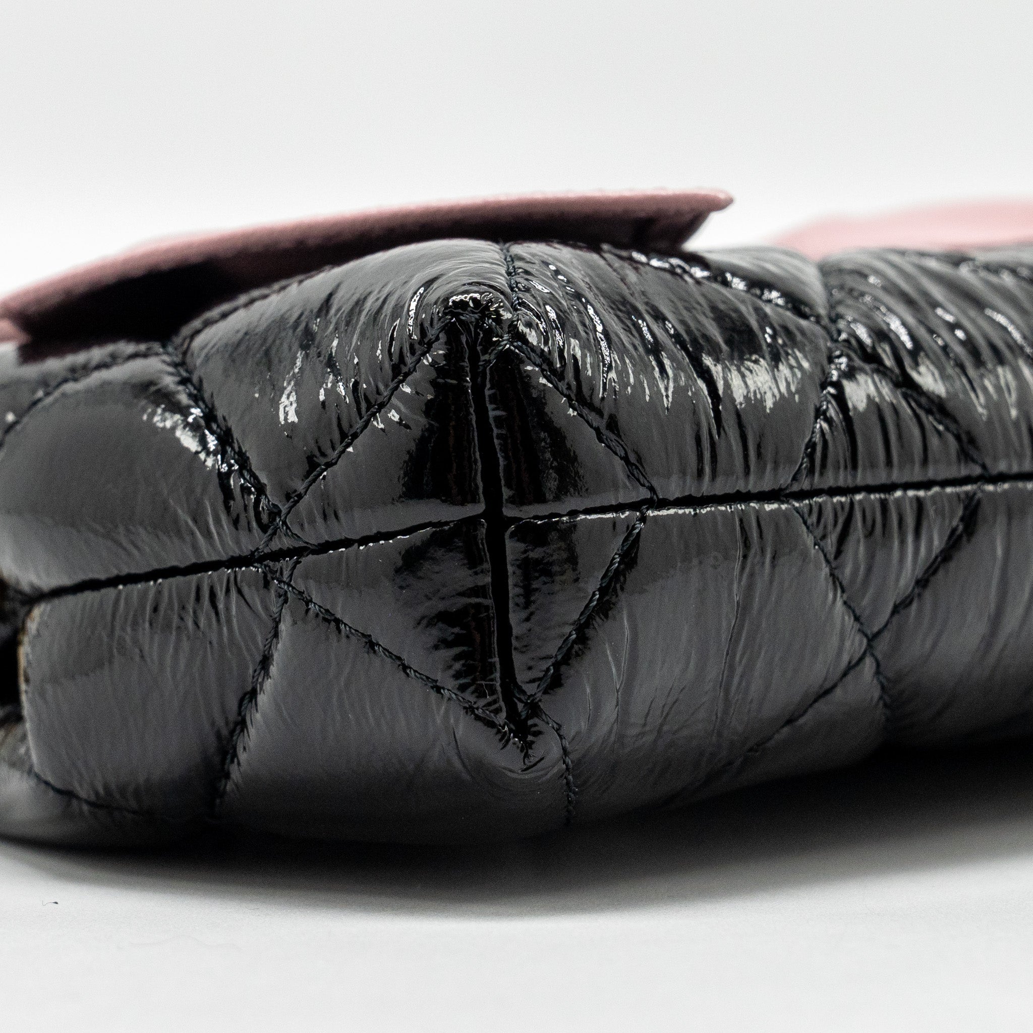 CHANEL 24A Bowknot Clutch With Chain Patent Crumpled lambskin/Shiny Lambskin Black/Pink  (Microchip)