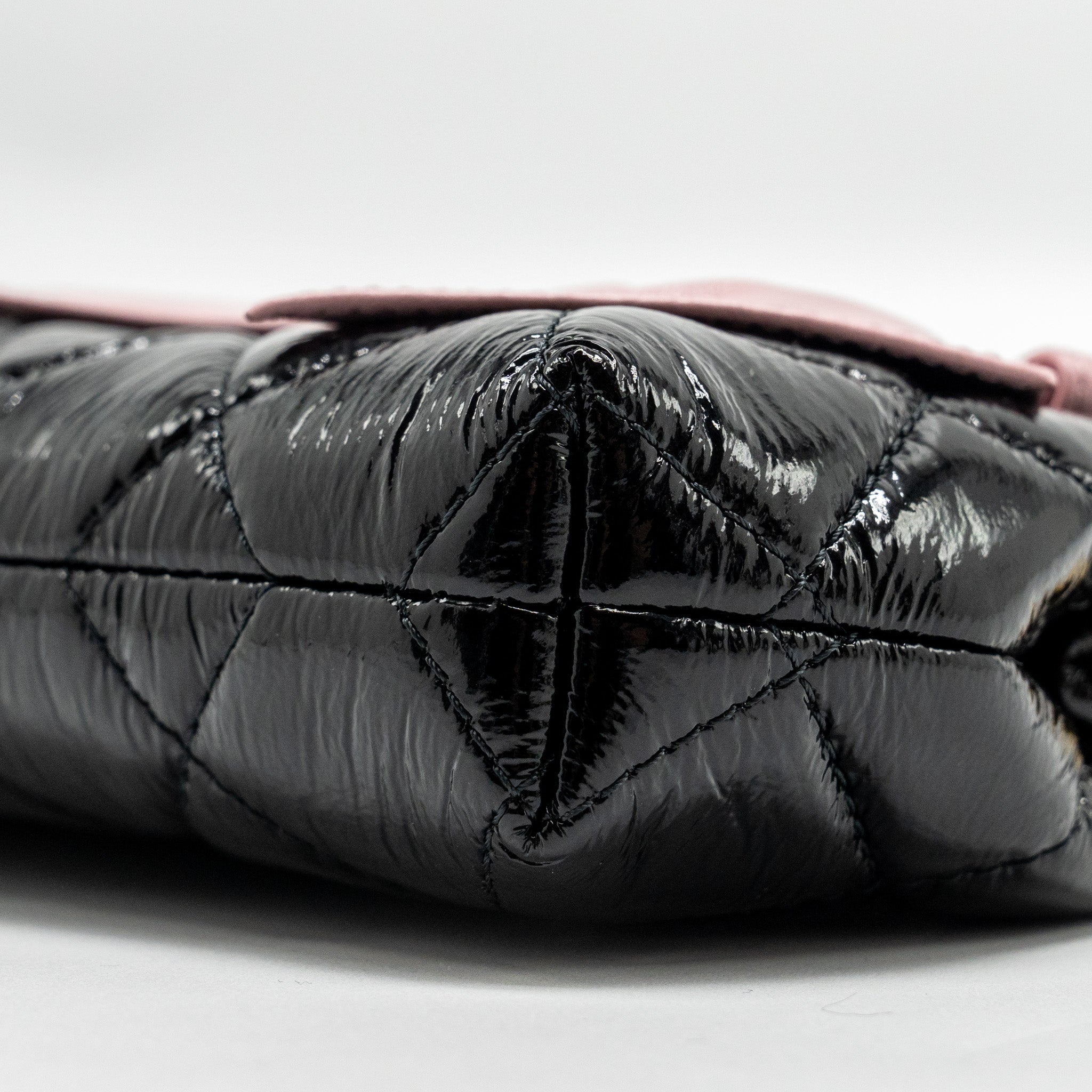 CHANEL 24A Bowknot Clutch With Chain Patent Crumpled lambskin/Shiny Lambskin Black/Pink  (Microchip)