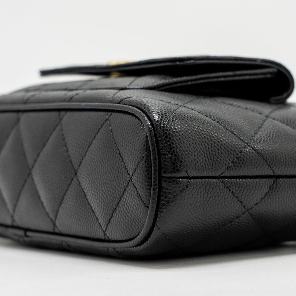 Chanel fold flap vanity clutch with chain caviar black