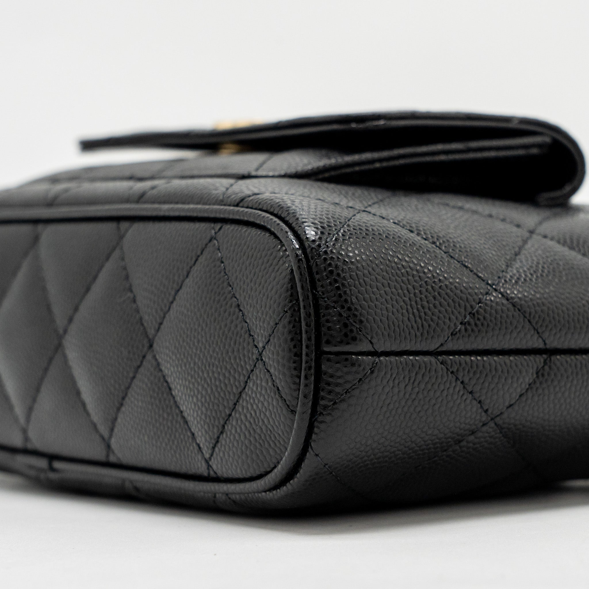 Chanel fold flap vanity clutch with chain caviar black