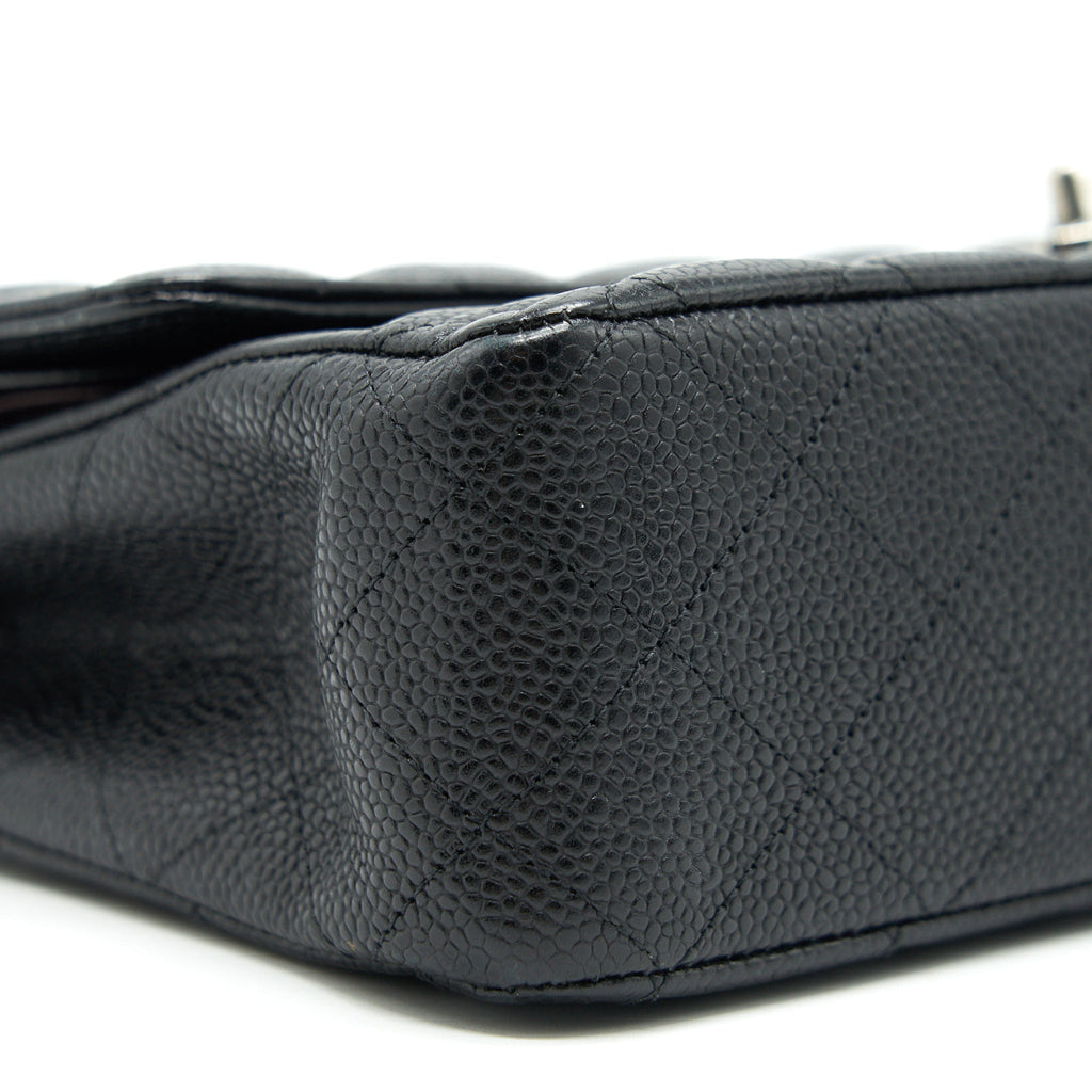 CHANEL MEDIUM CLASSIC DOUBLE FLAP CAVIER
