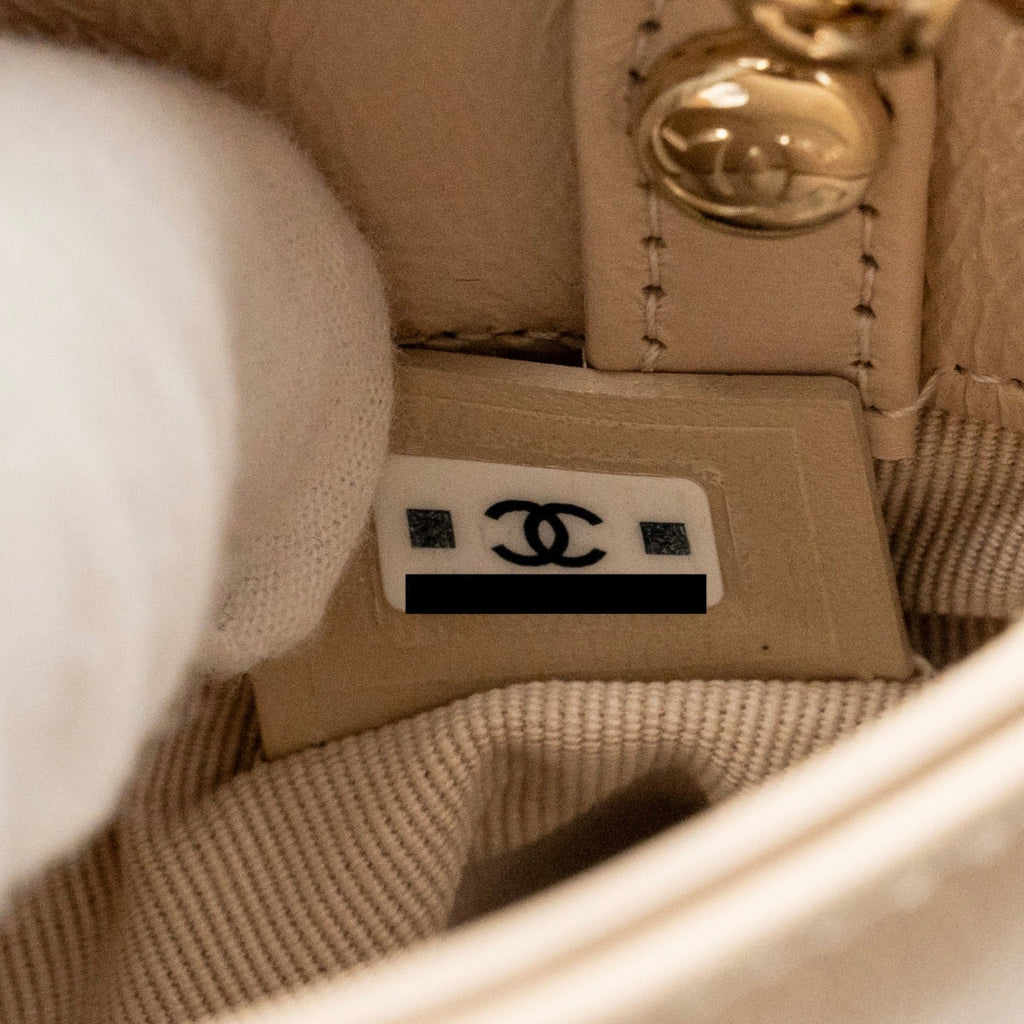 Chanel Mini 31 clutch with chain shiny lambskin light beige L ( microchip)