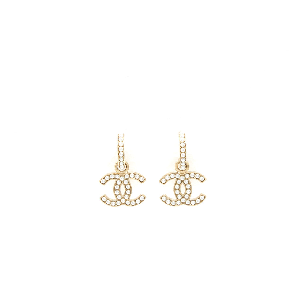 Chanel CC logo With Pearl Drop Earrings