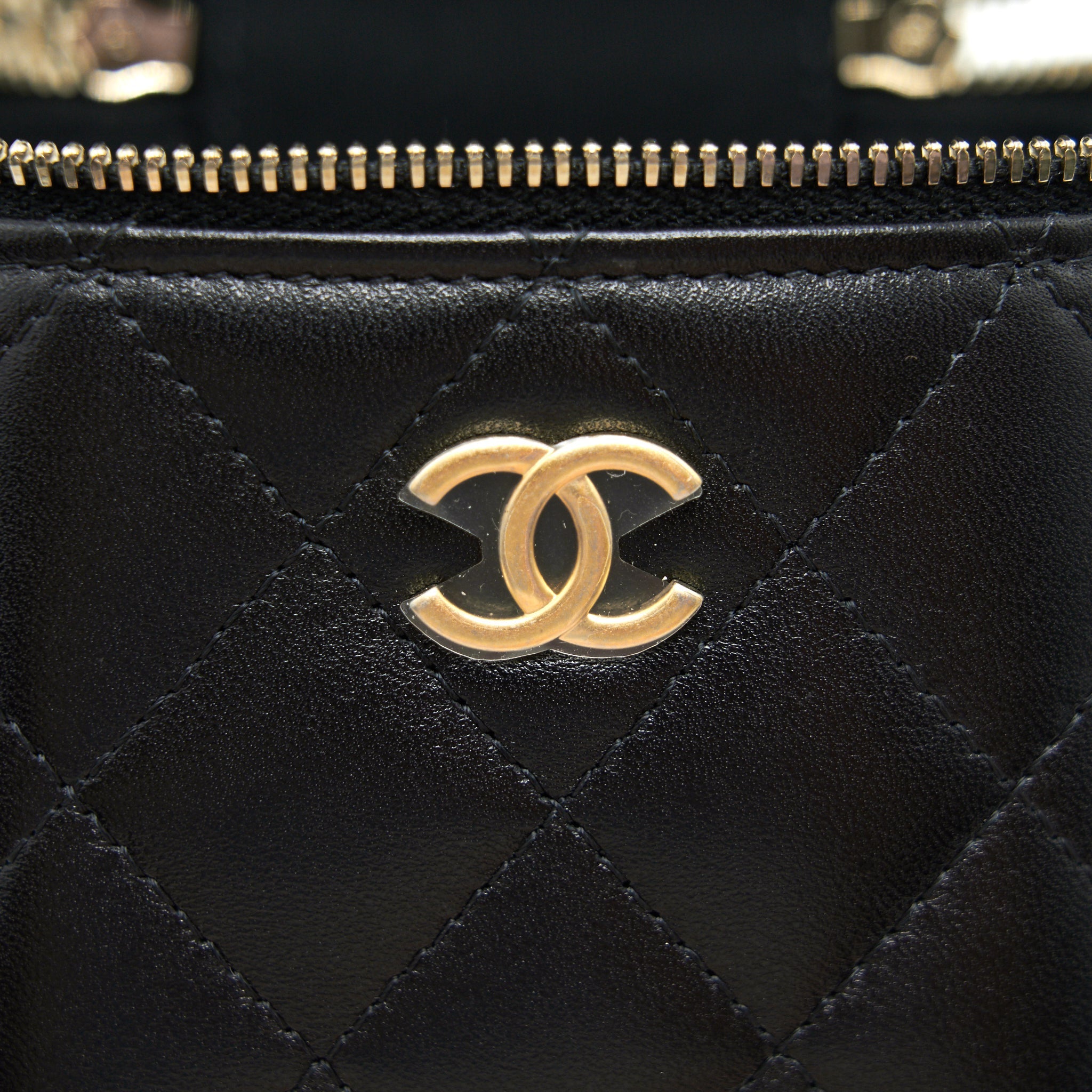 Chanel 21A Top Handle Vanity with Chain Black