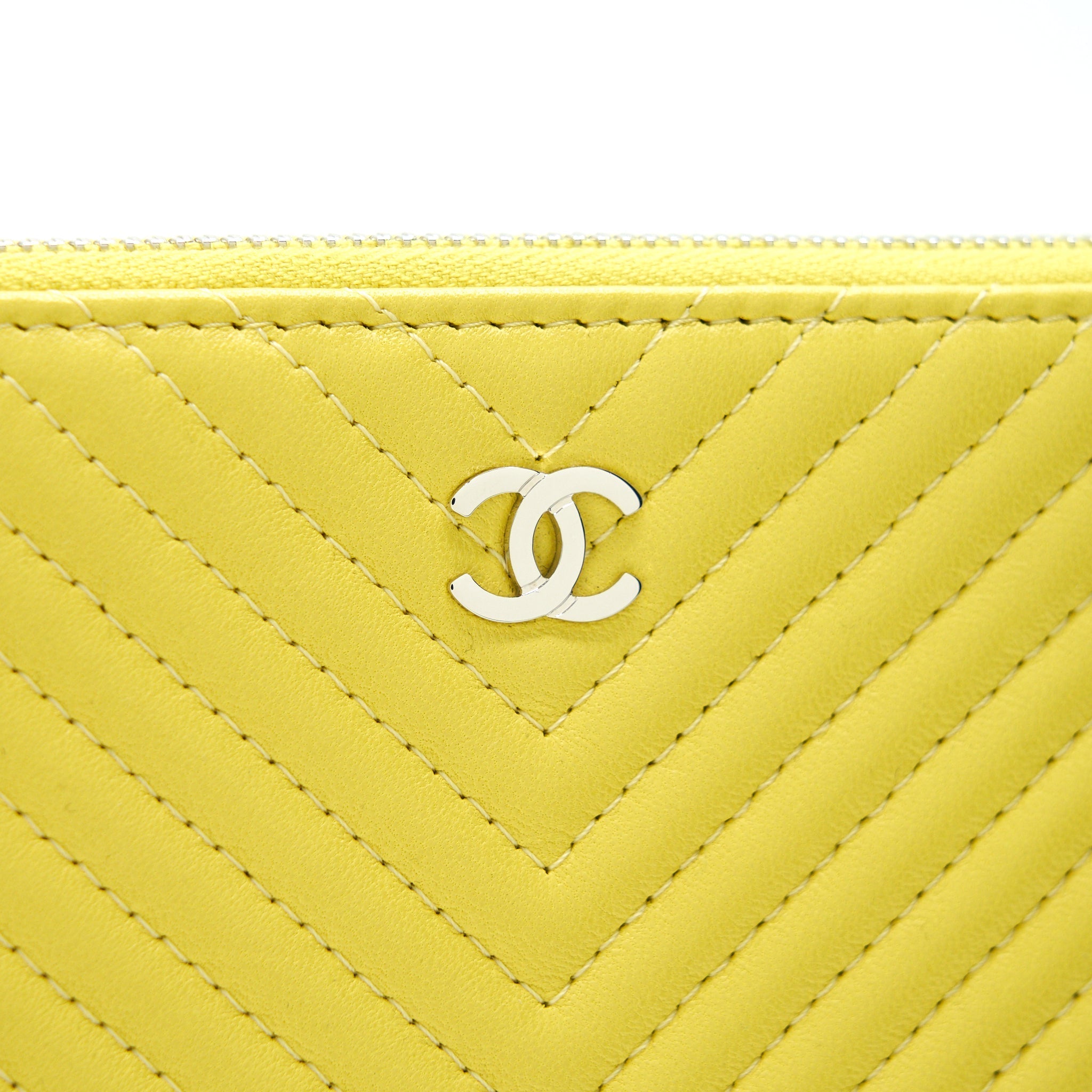 CHANEL CHEVRON CLUTCH BAG IN YELLOW