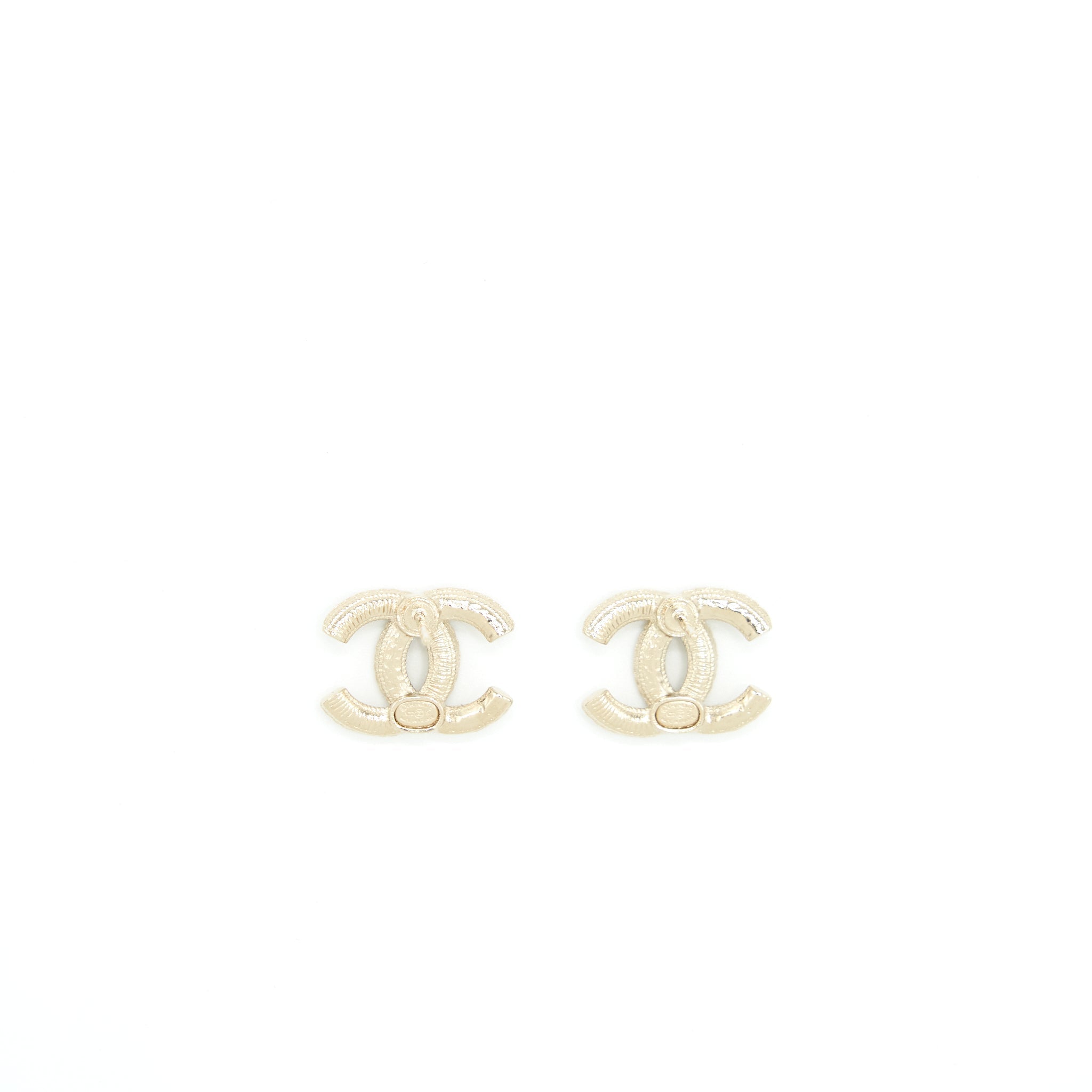Chanel CC logo with mini pearl earrings L