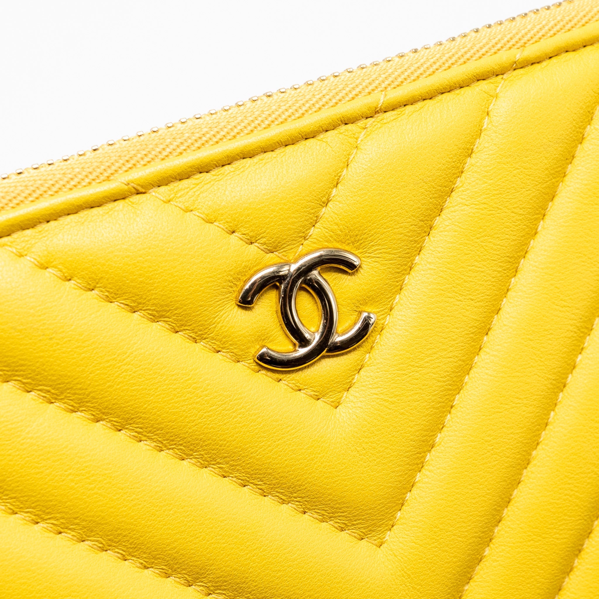 Chanel Chevron zip pouch / clutch lambskin yellow L