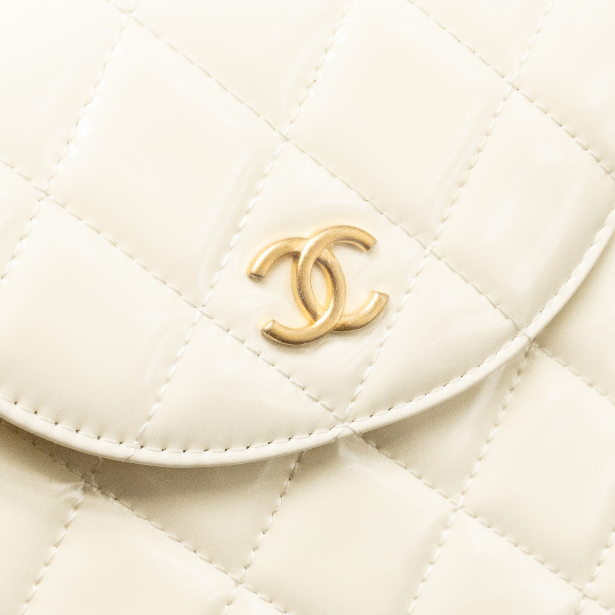 Chanel round clutch patent leather white  (microchip)