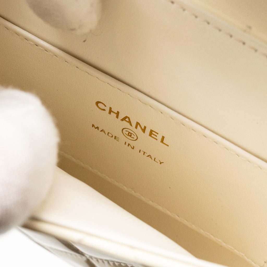 Chanel round clutch patent leather white  (microchip)
