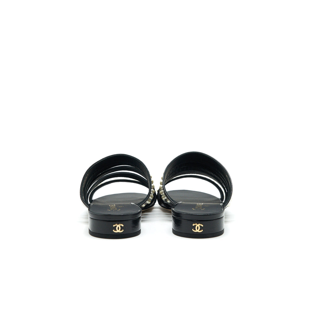Chanel size37 Leather and pearl sandal black