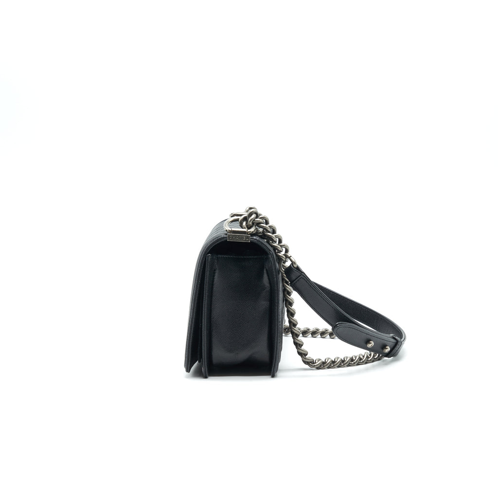 CHANEL MEDIUM BOY CHANEL HANDBAG CAVIAR BLACK