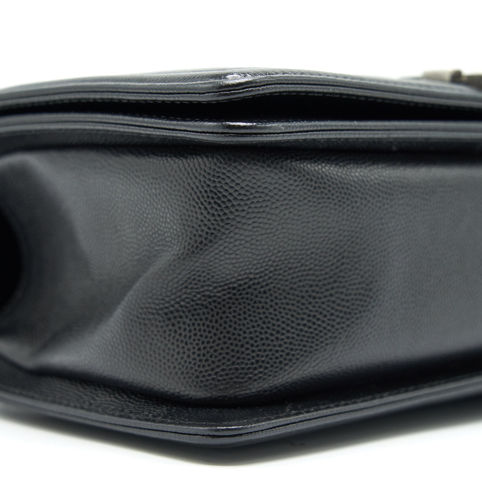 CHANEL MEDIUM BOY CHANEL HANDBAG CAVIAR BLACK