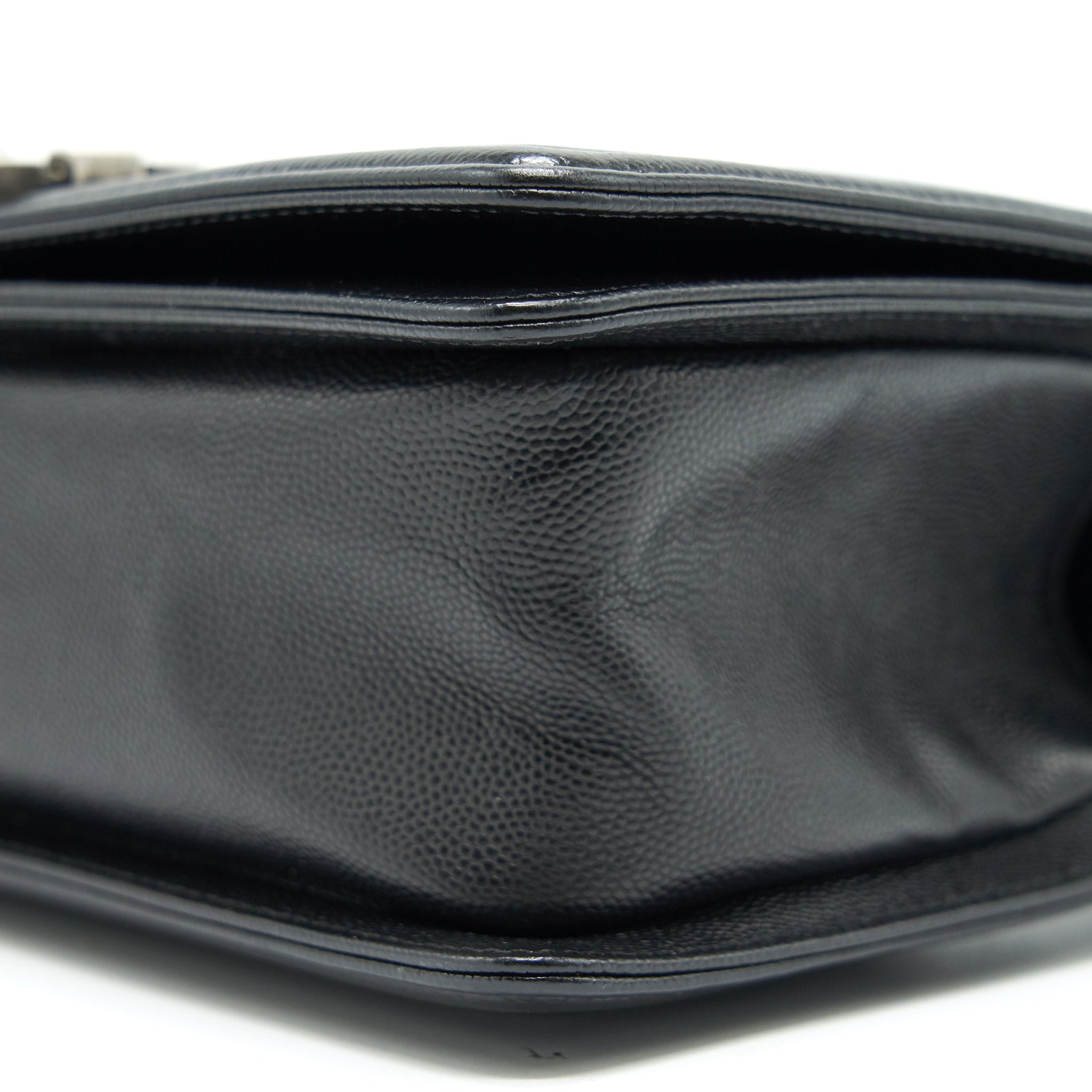 CHANEL MEDIUM BOY CHANEL HANDBAG CAVIAR BLACK