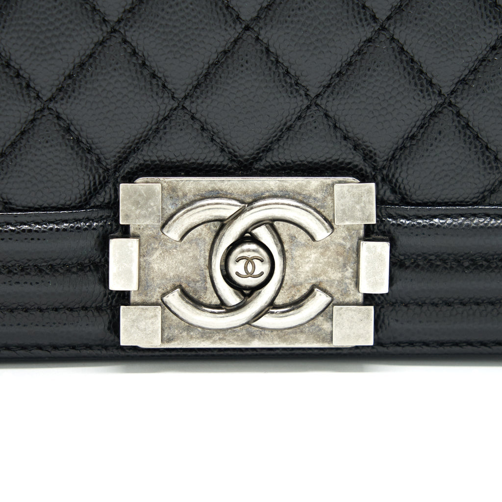 CHANEL MEDIUM BOY CHANEL HANDBAG CAVIAR BLACK