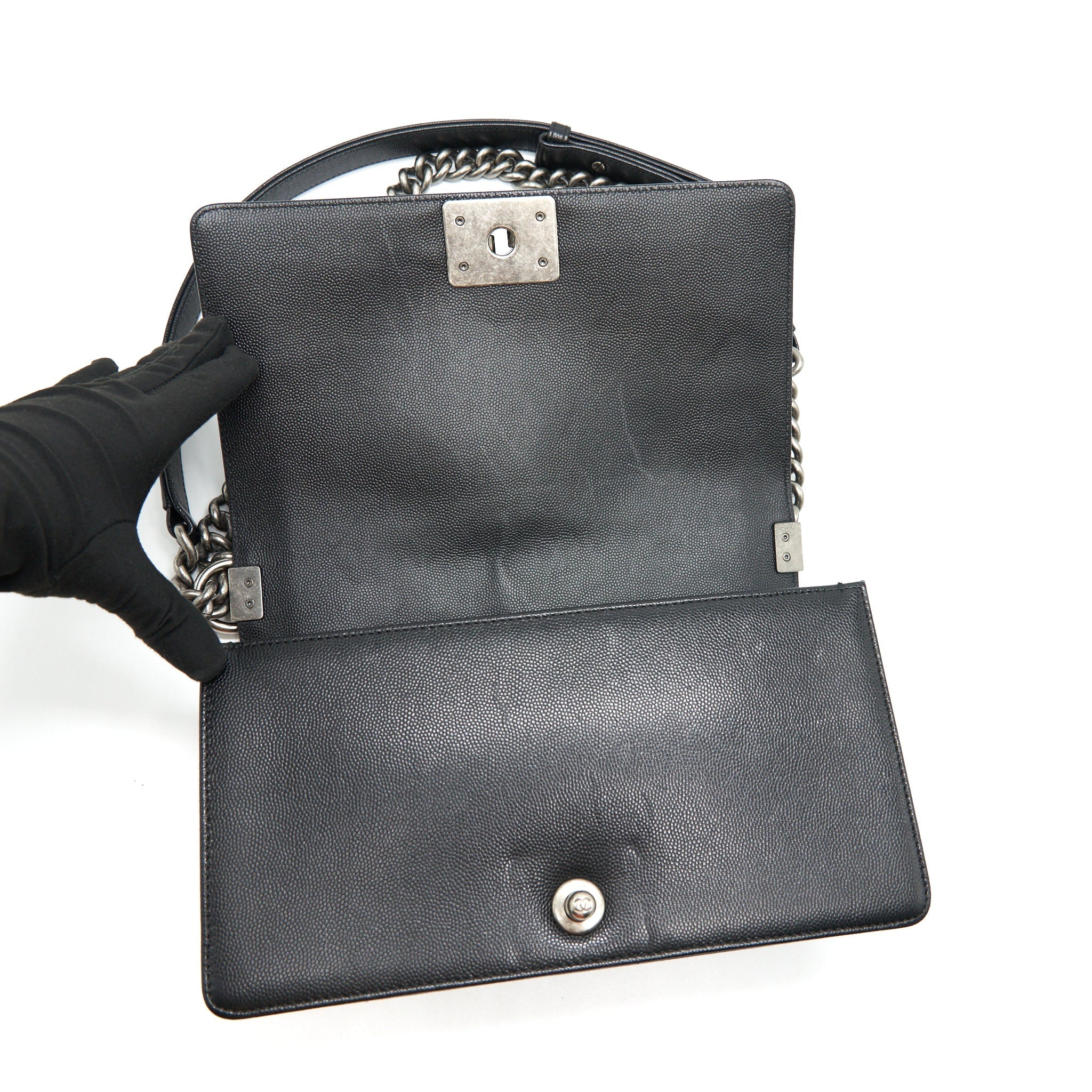 CHANEL MEDIUM BOY CHANEL HANDBAG CAVIAR BLACK