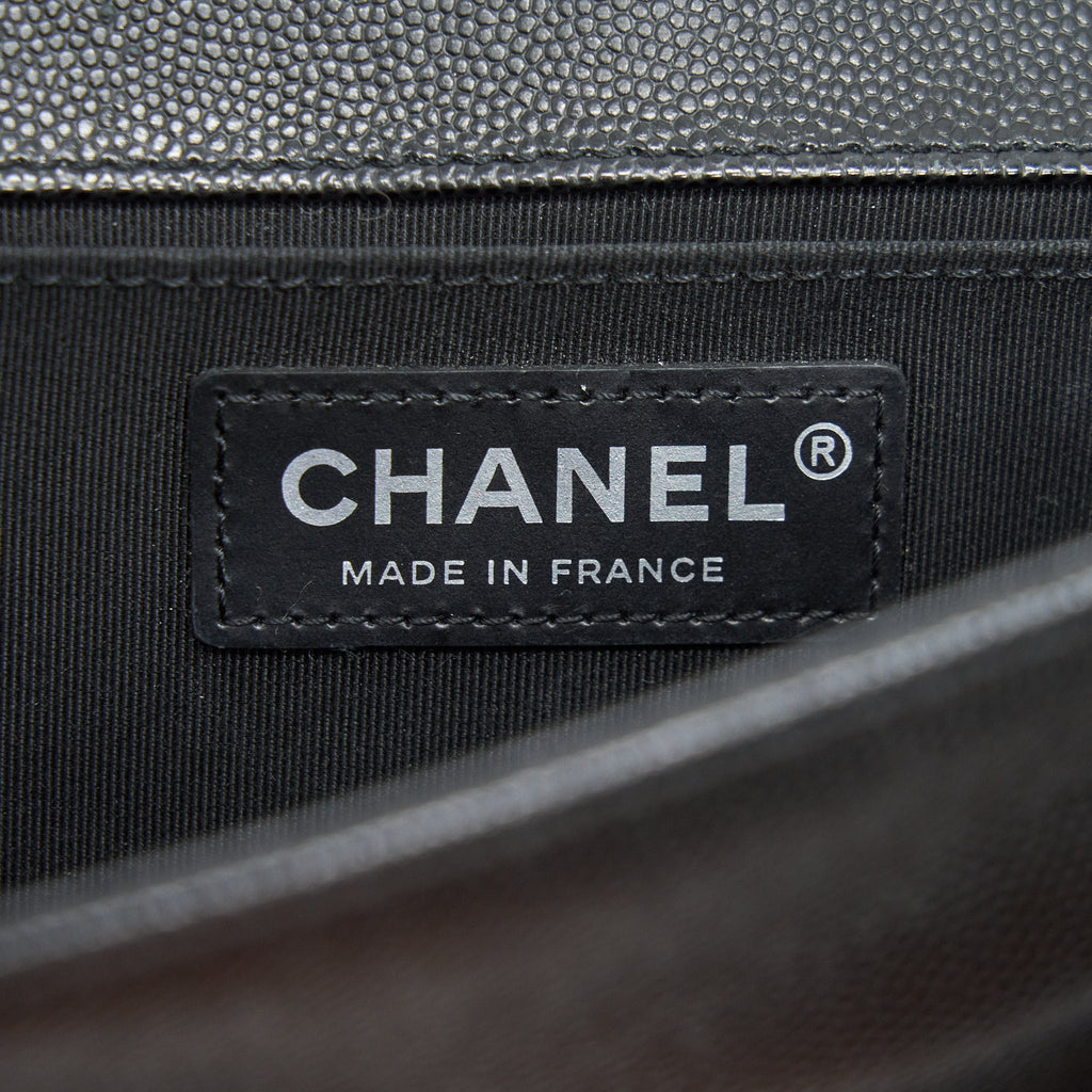 CHANEL MEDIUM BOY CHANEL HANDBAG CAVIAR BLACK
