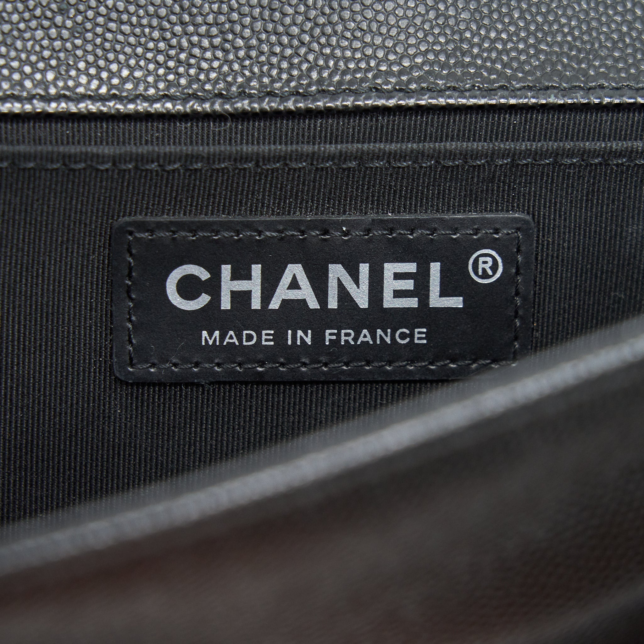 CHANEL MEDIUM BOY CHANEL HANDBAG CAVIAR BLACK
