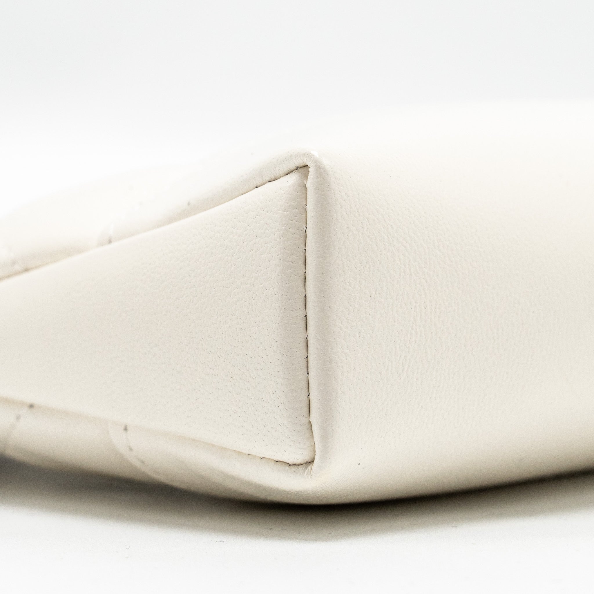 Chanel Mini 31 Clutch with Chain Shiny Calfskin White L (Microchip)