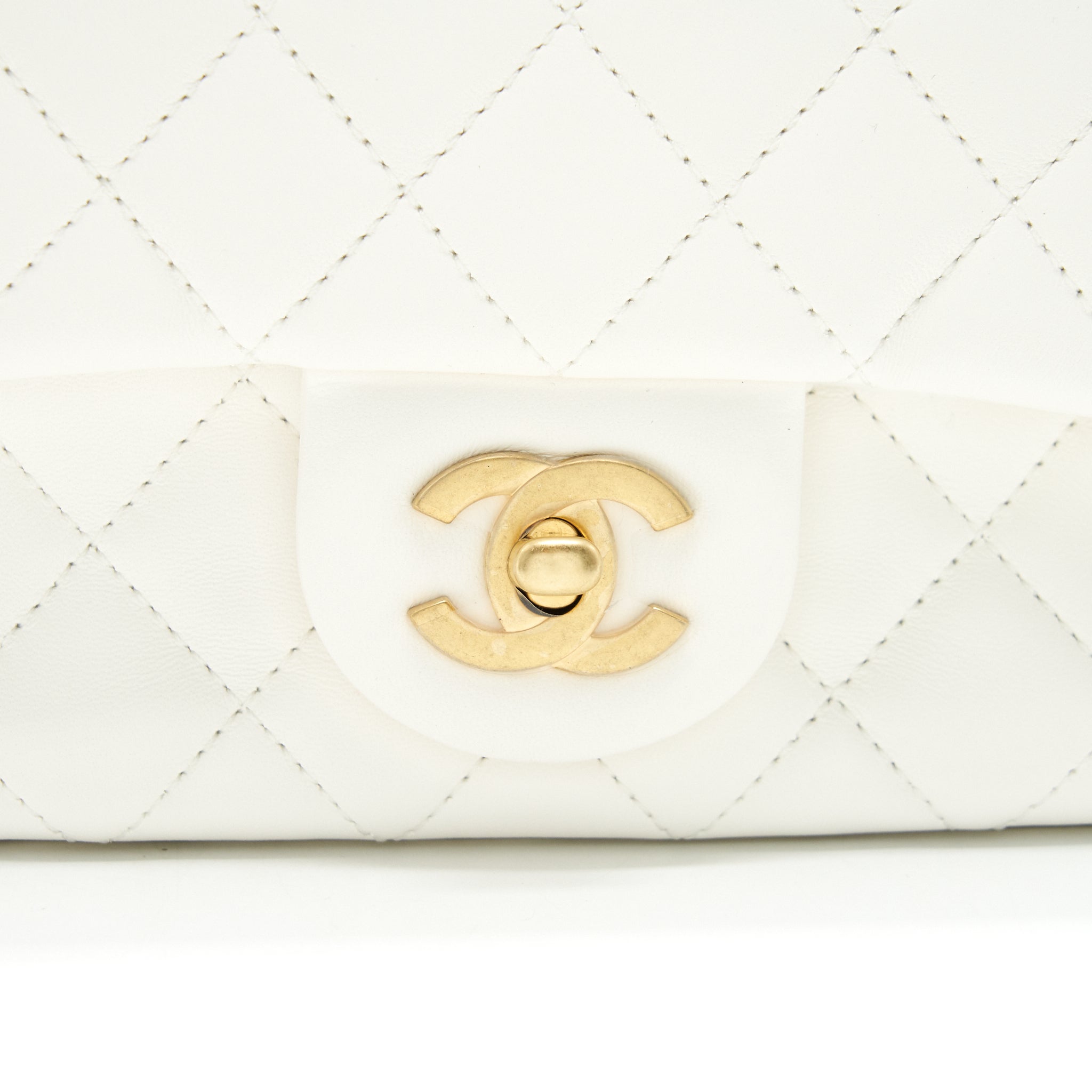 Chanel 21B Pearl Crush Square mini flap Bag White
