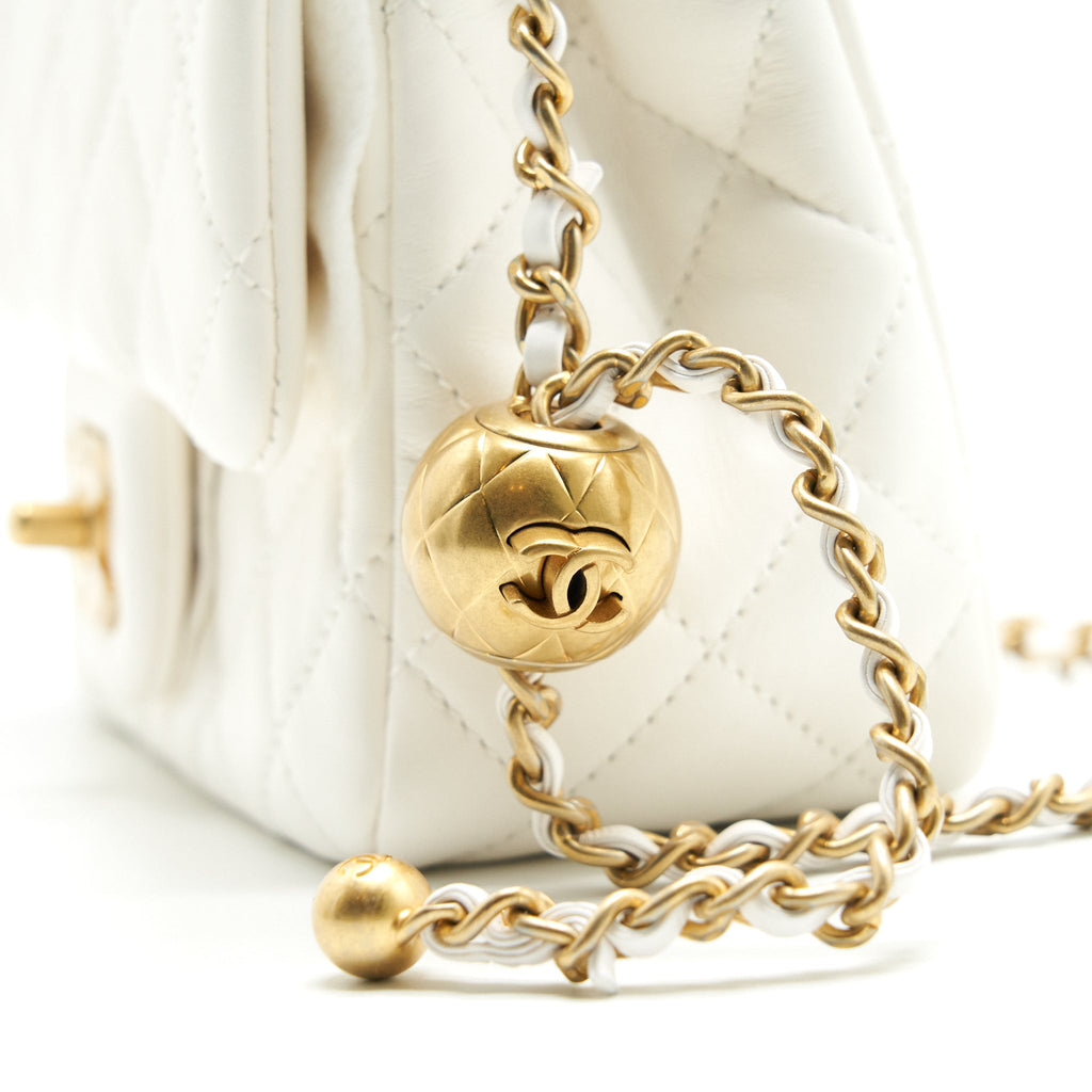 Chanel 21B Pearl Crush Square mini flap Bag White