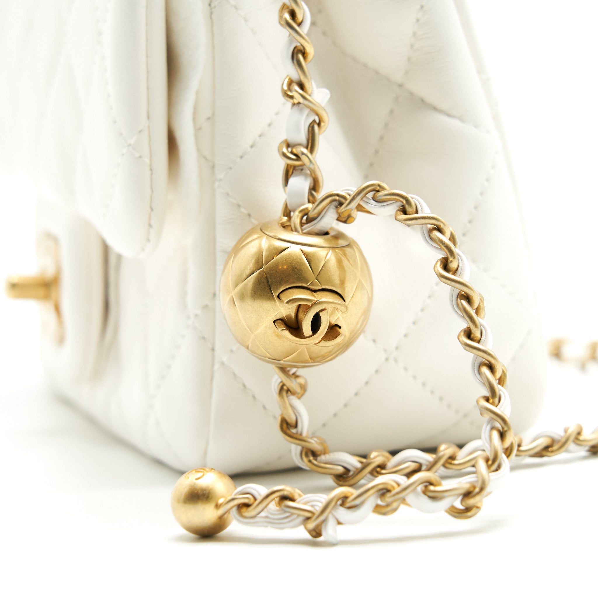 Chanel 21B Pearl Crush Square mini flap Bag White