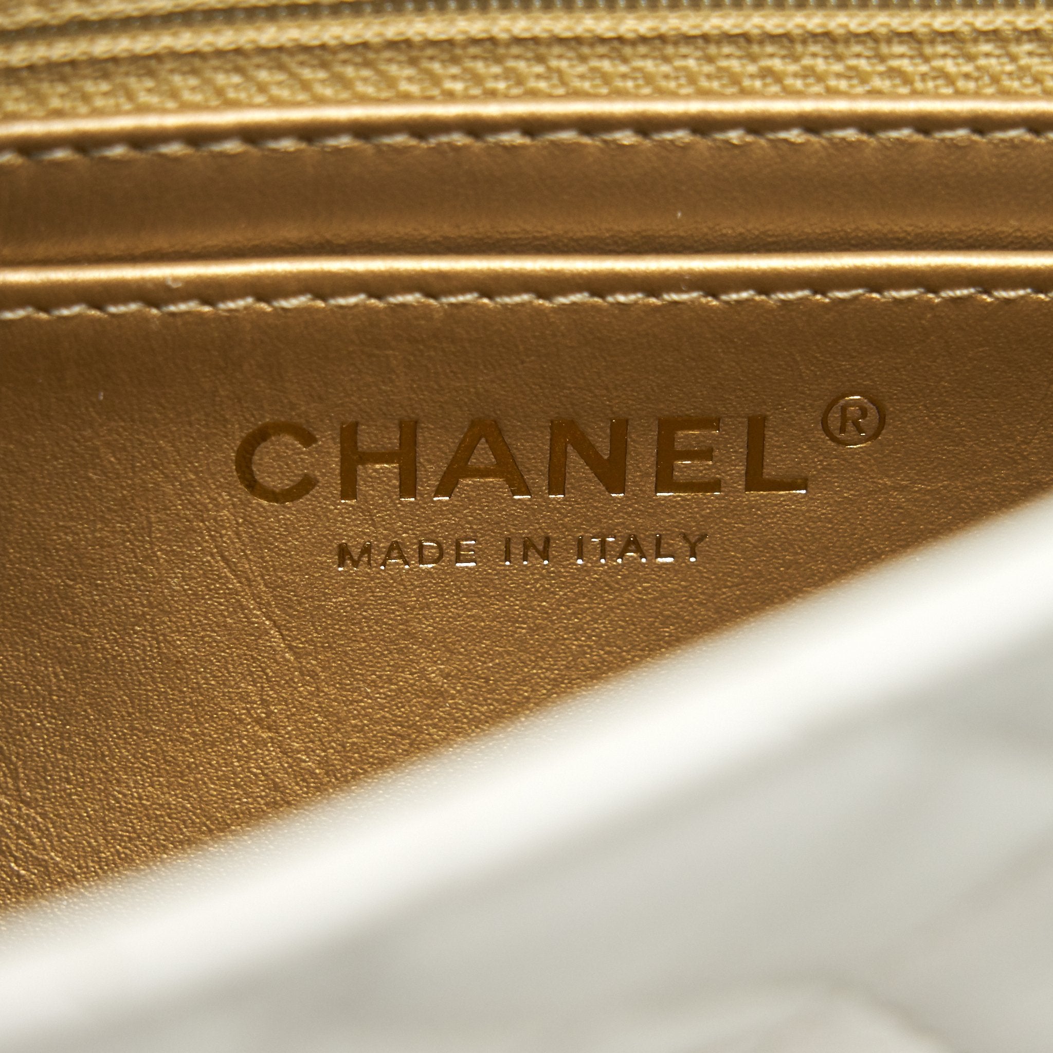Chanel 21B pearl crush Mini Square flap Bag White